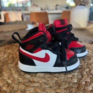 Jordan 1 Mid SE Baby High-Top Sneakers - Black/Red/White